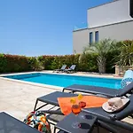 Suprema Villa *
