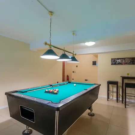 Suprema Villa *
