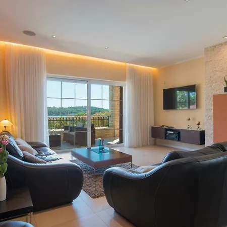 Suprema Villa *